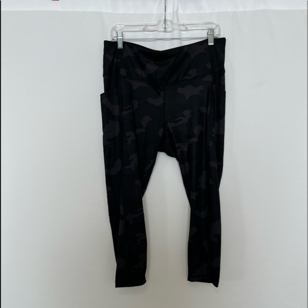 Yoga-Lic-ious Yoga Capri Camo Pants size 1X